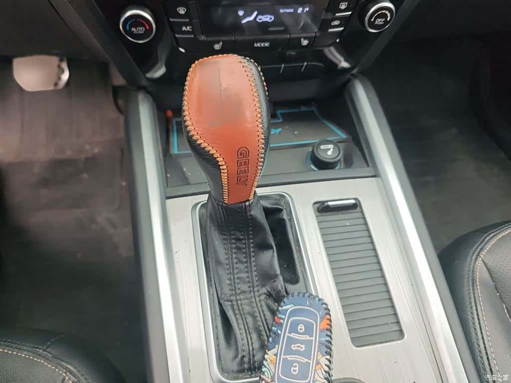 Geely X6, 2017 7
