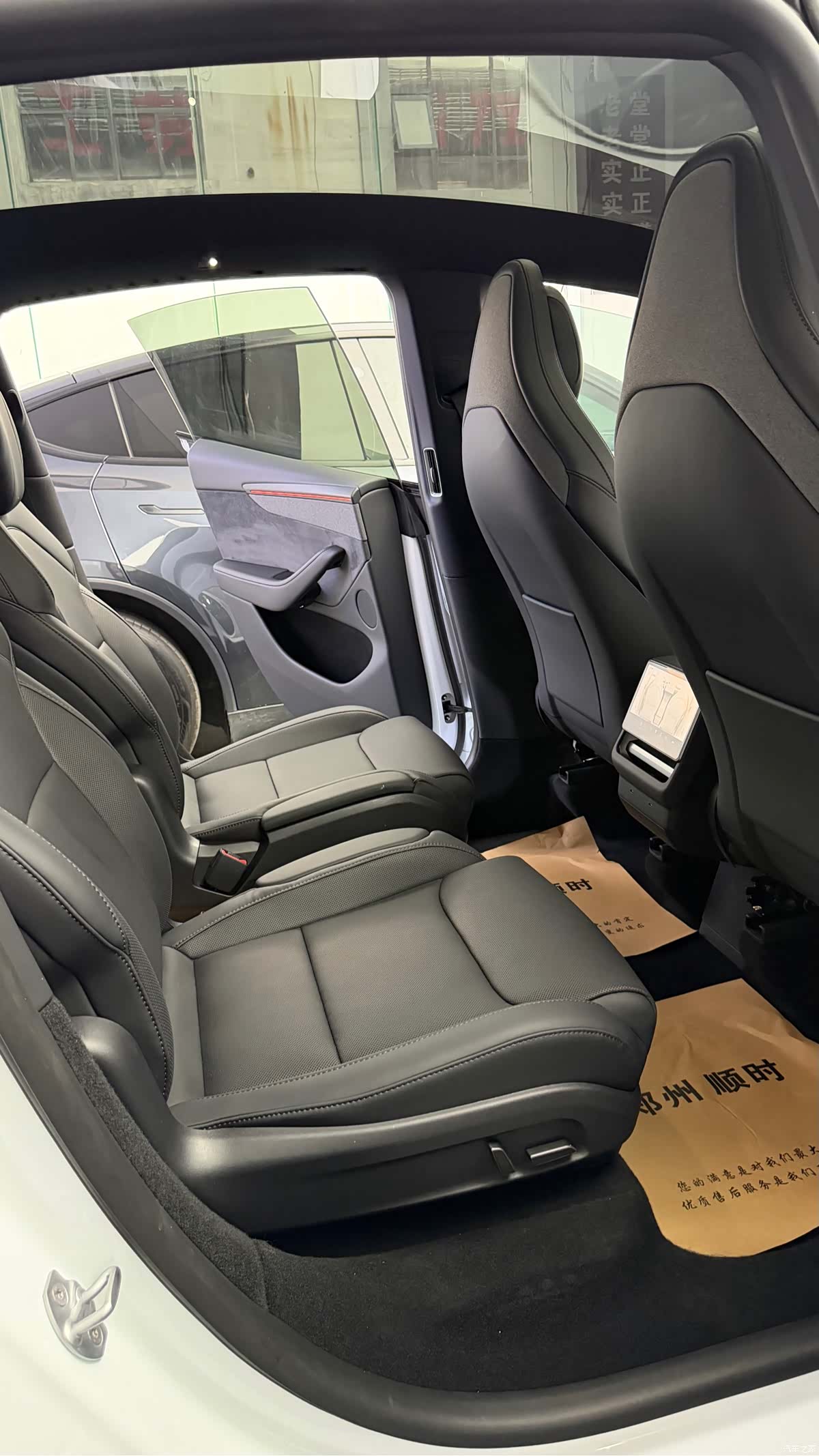 Tesla Model Y, 2026 10