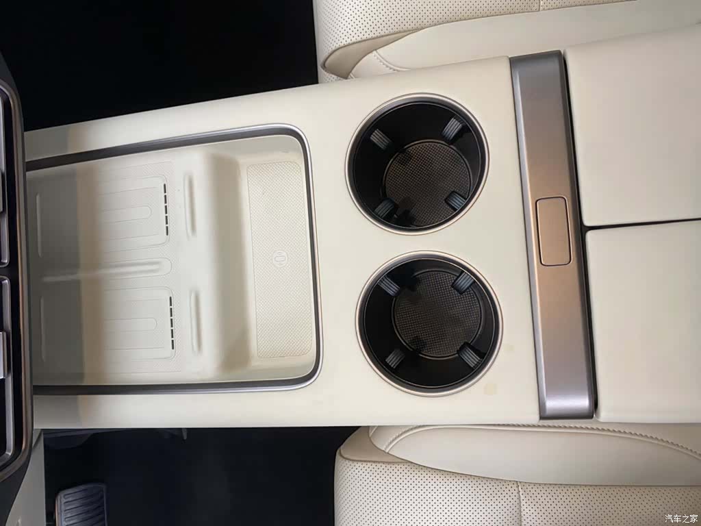 Li Auto MEGA, 2025 20