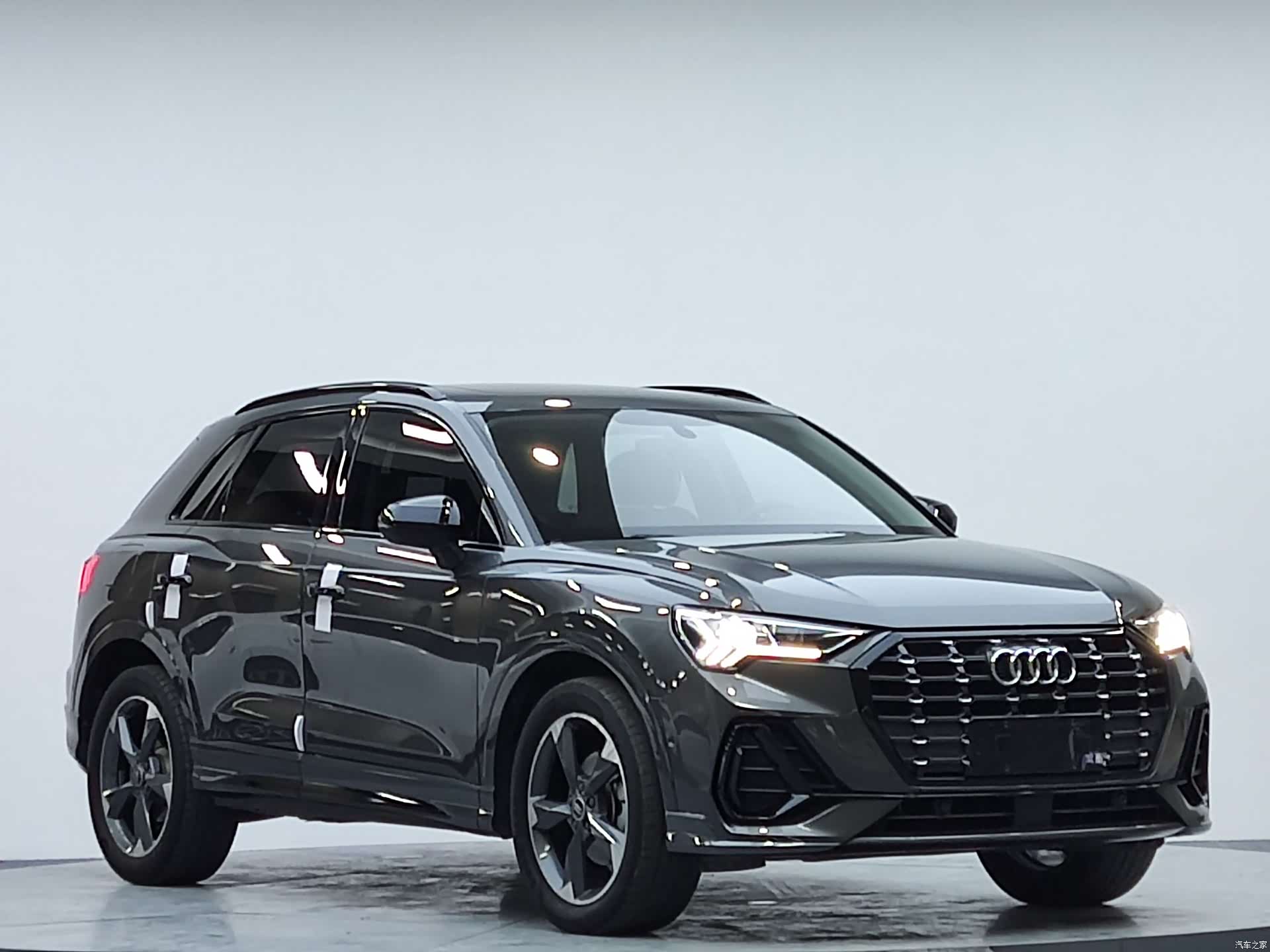 Audi Q3, 2023 4