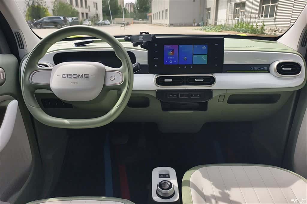 Geely Panda, 2025 12