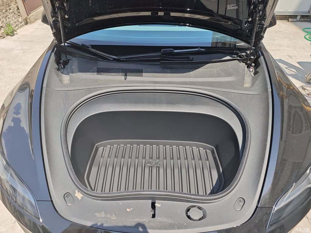 Tesla Model 3, 2026 16