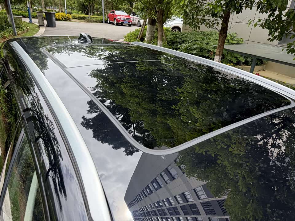 Hongqi HS3