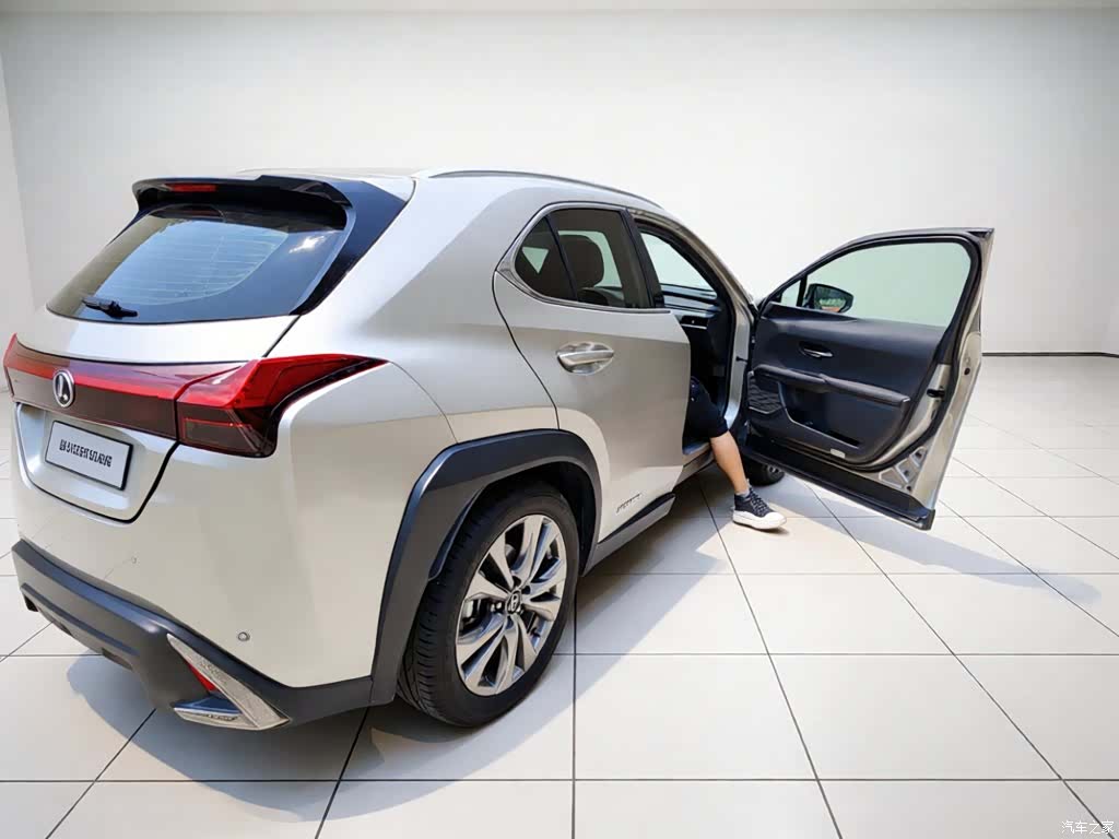 Lexus UX, 2019 6