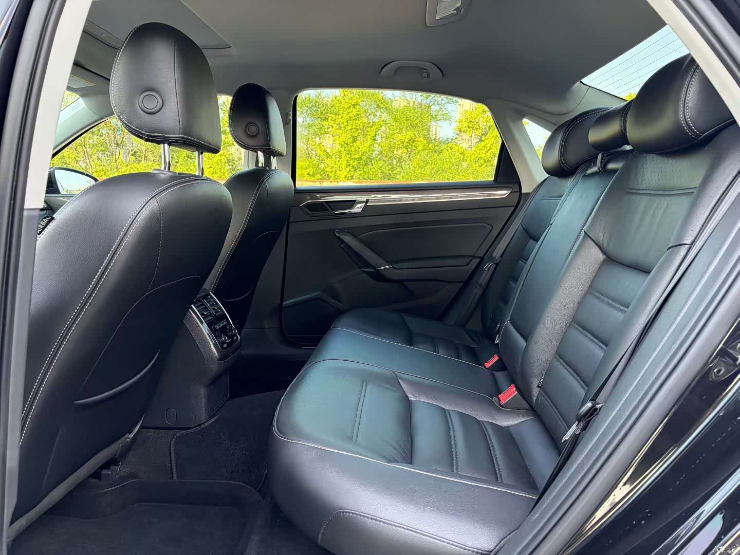 Volkswagen Passat, 2018 все фото