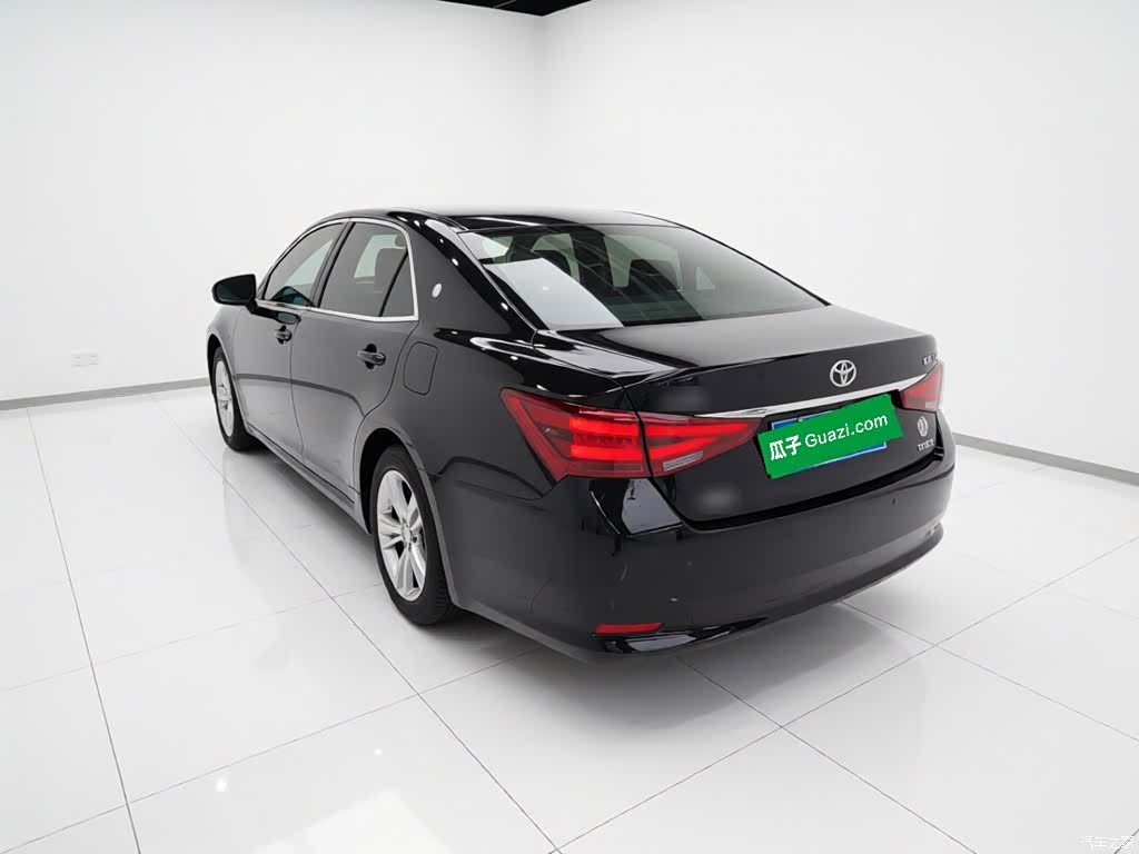 Toyota Crown, 2015 4