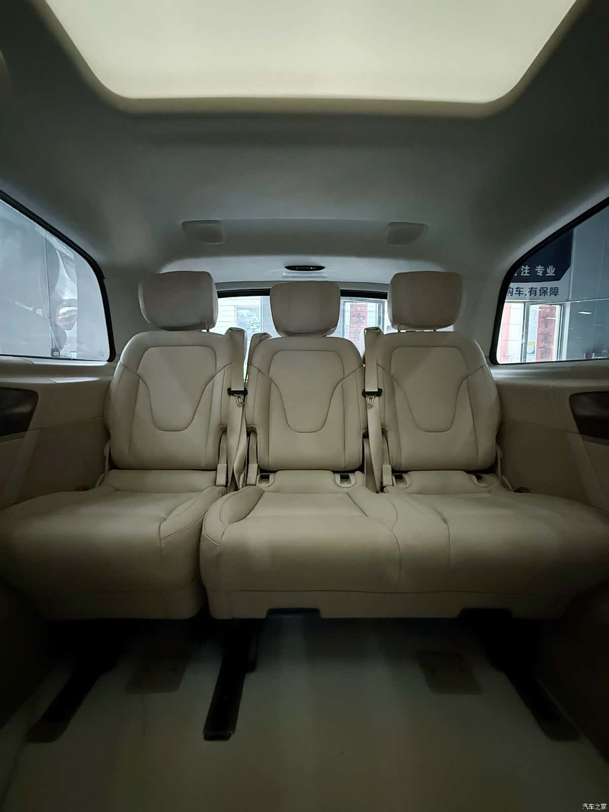 Mercedes-Benz V-Class, 2024 10