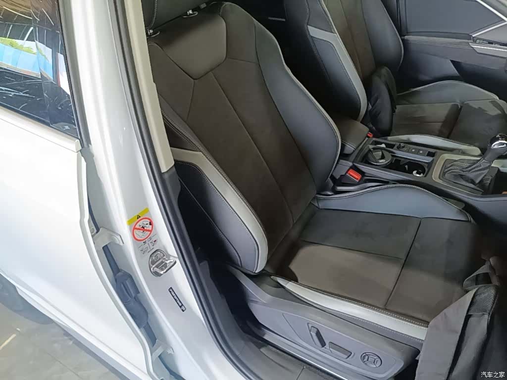 Audi Q3, 2023 25