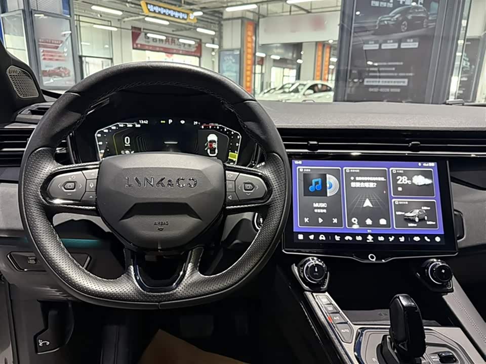 Lynk & Co 01