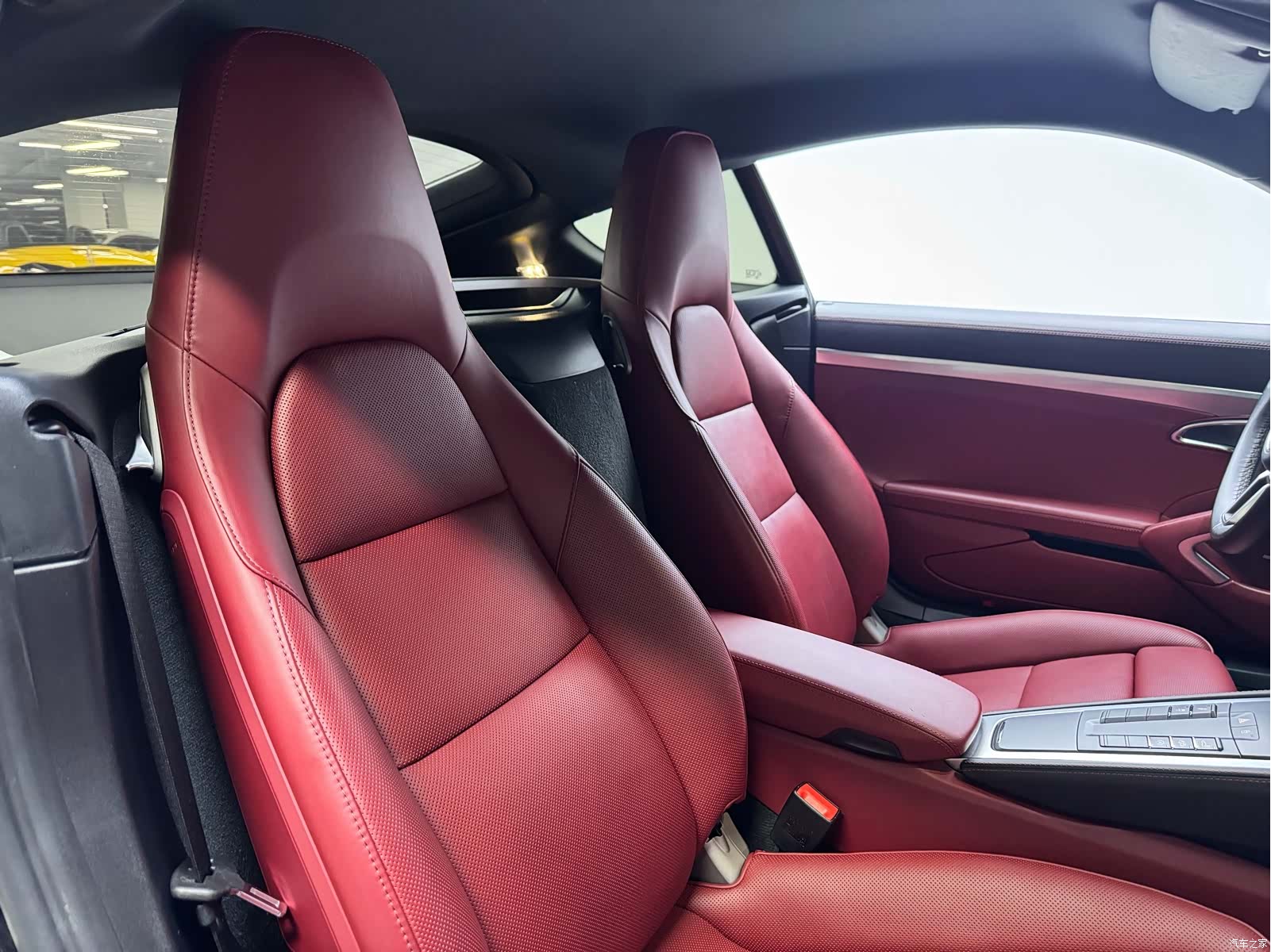 Porsche Cayman, 2021 все фото