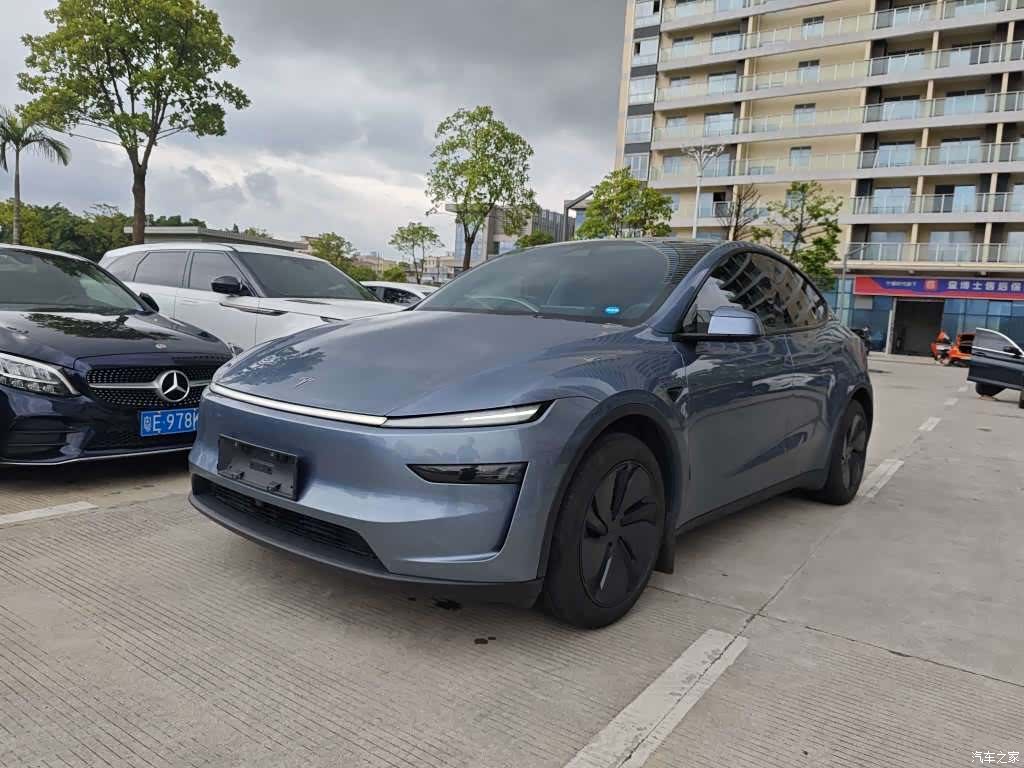 Tesla Model Y, 2025 1