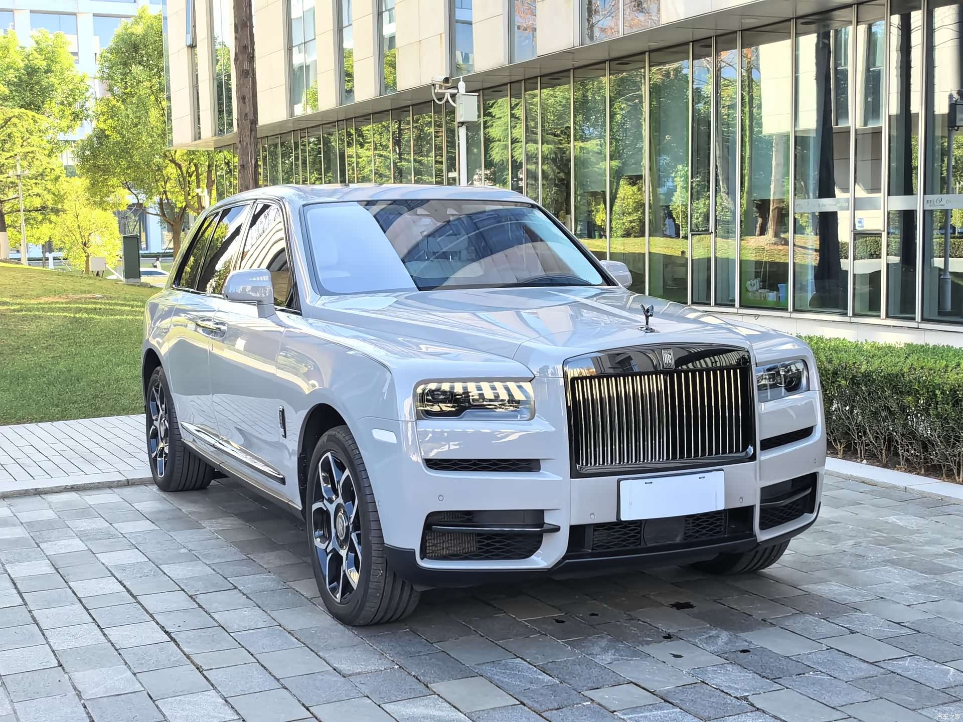 Rolls-Royce Cullinan, 2022 3