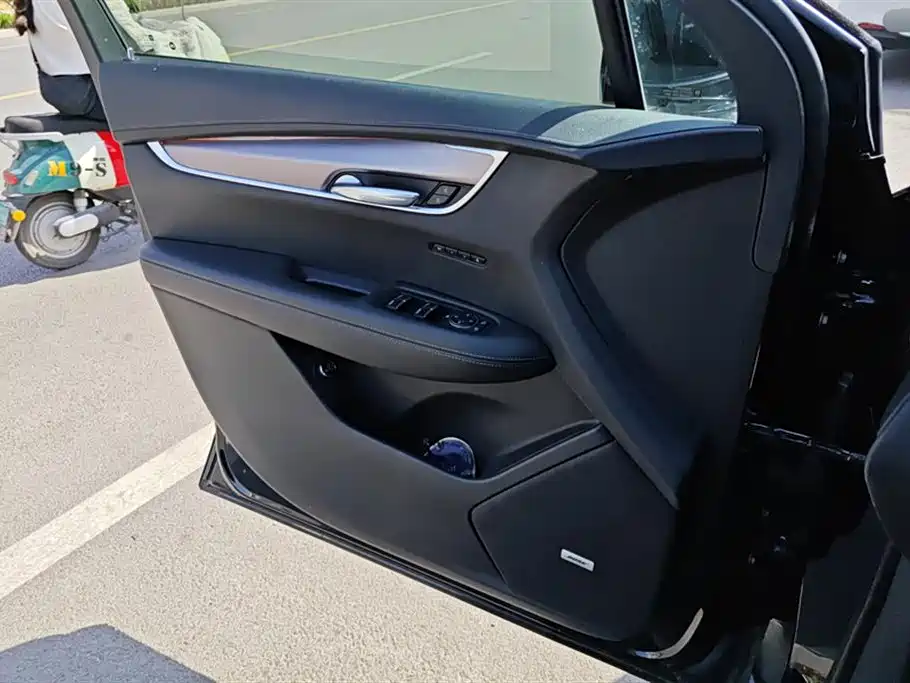 Cadillac XT6