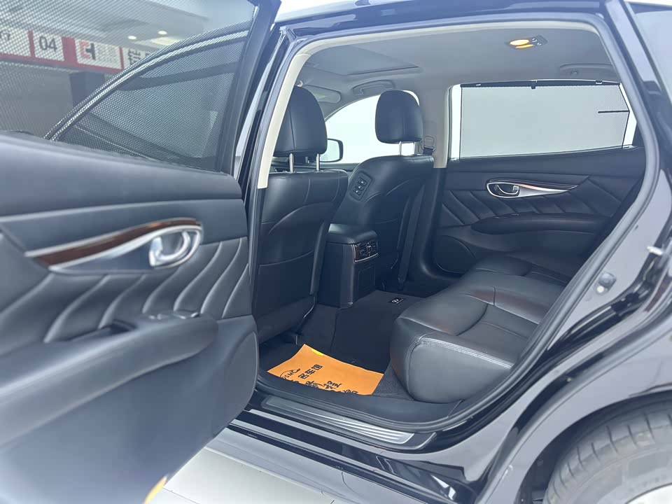 Infiniti Q70 Infiniti Q70