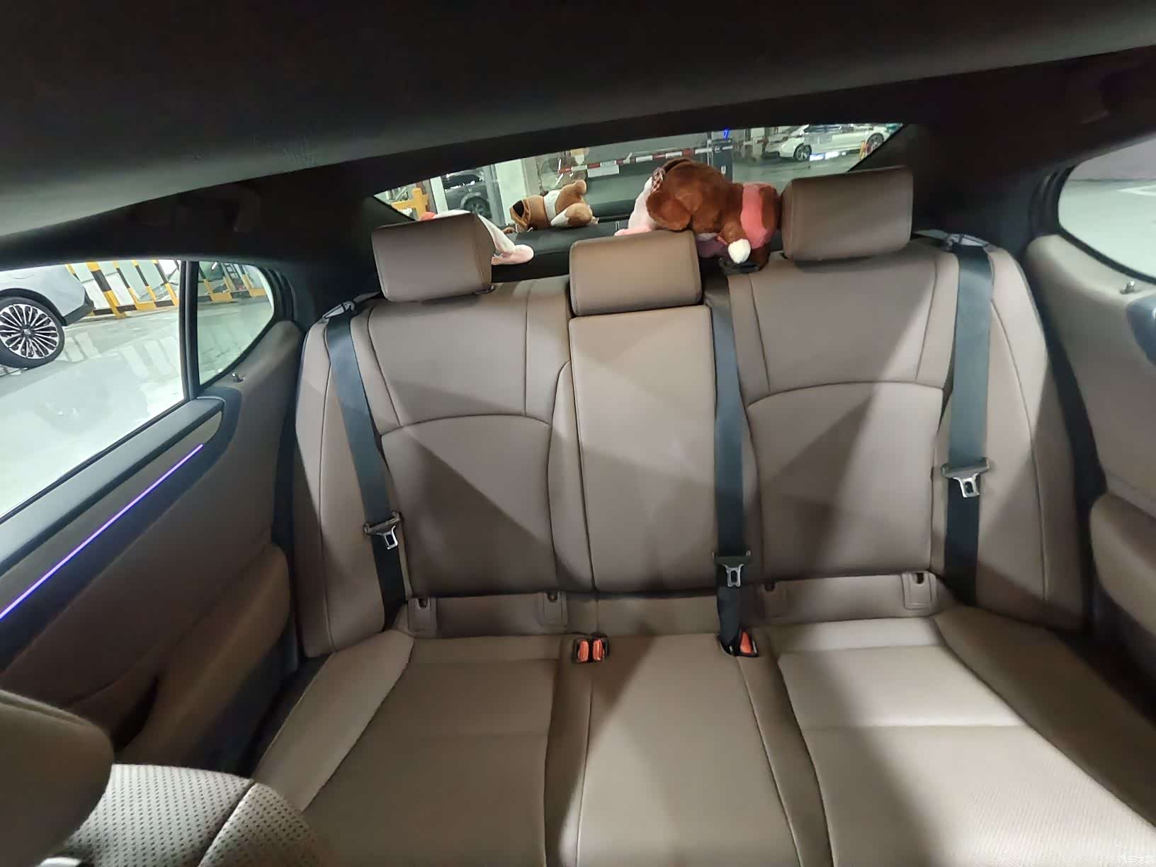 Lexus ES, 2025 11