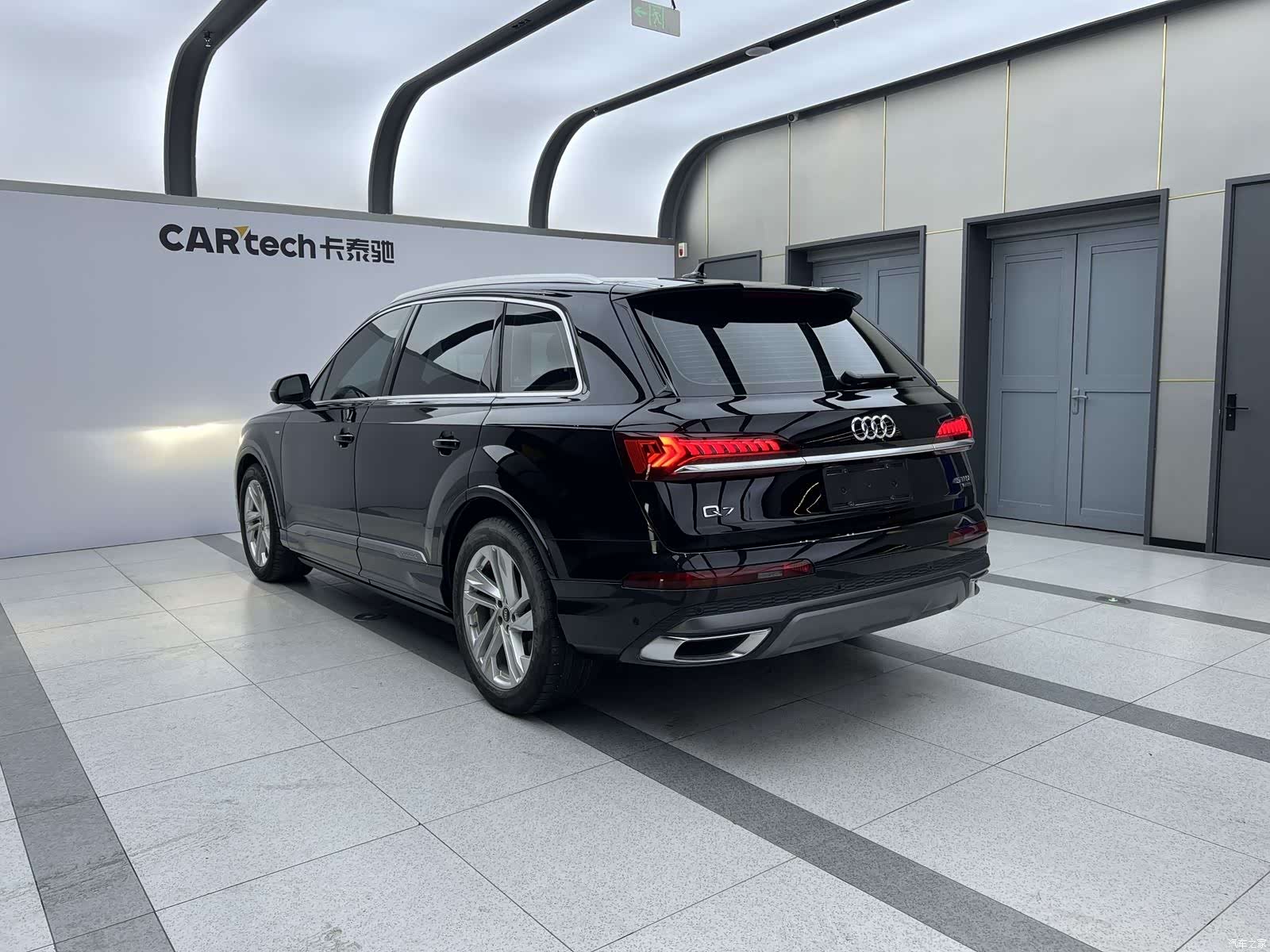 Audi Q7, 2023 4