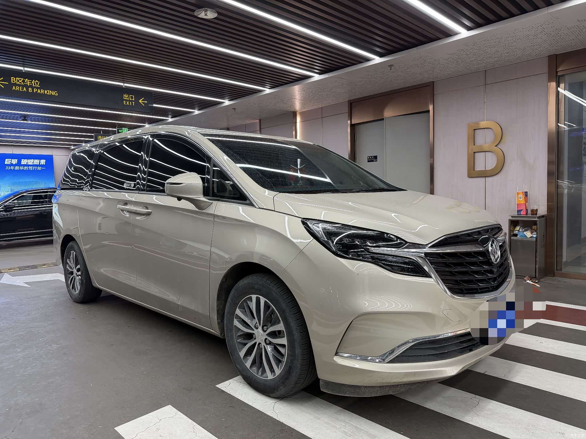 Buick GL8, 2022 3