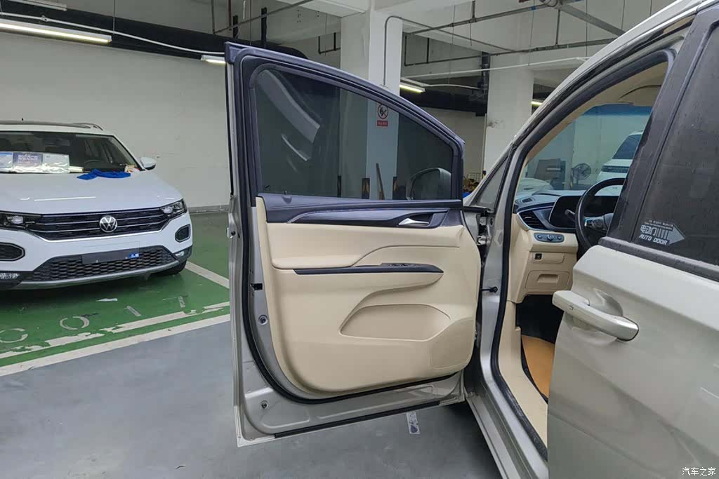 Buick GL8, 2022 7