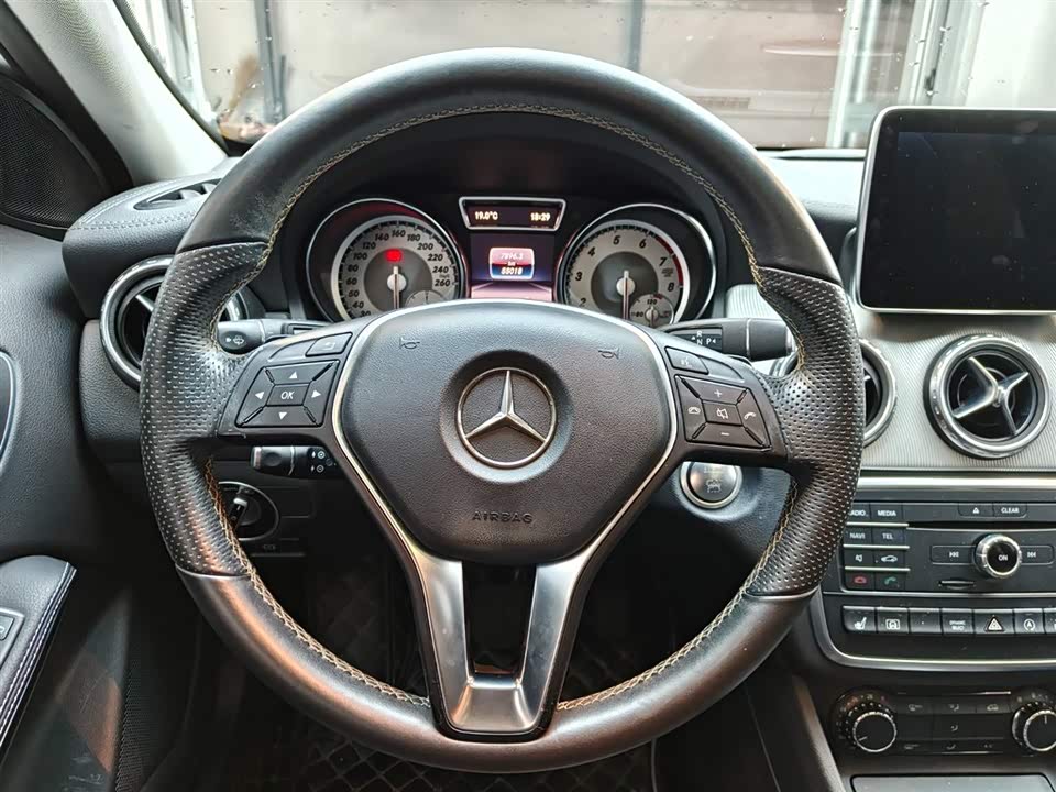 Mercedes-Benz GLA