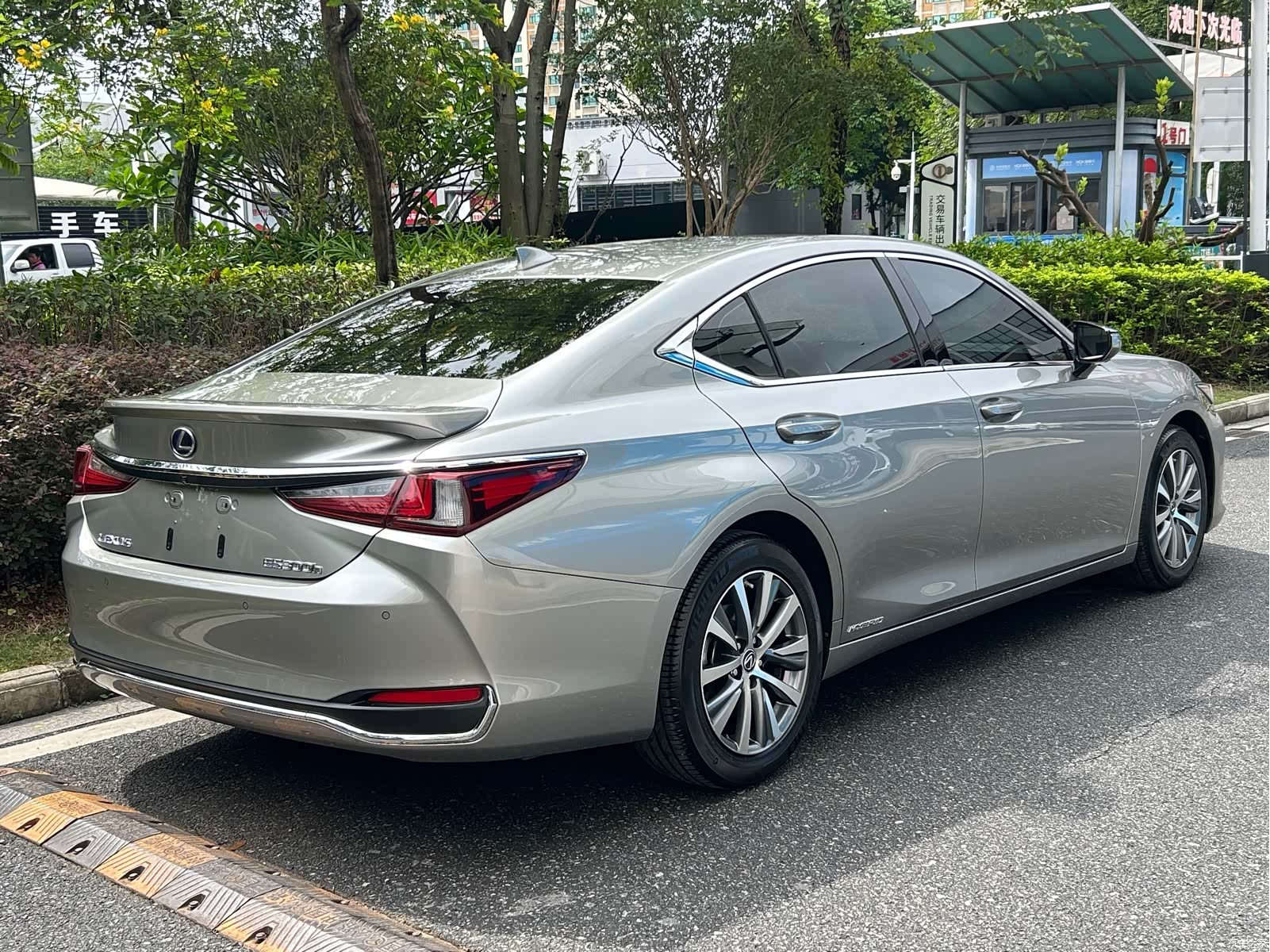 Lexus ES, 2019 4