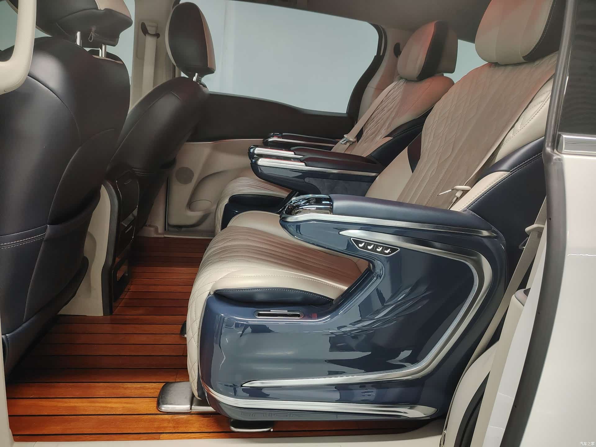 Buick GL8, 2022 9