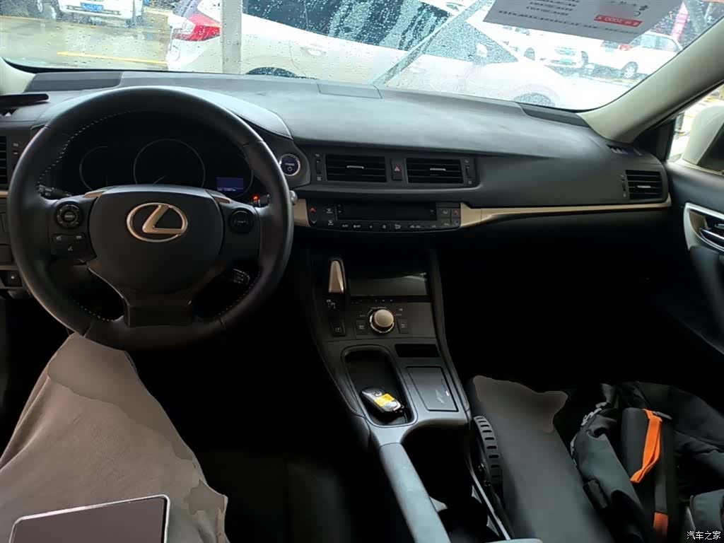 Lexus CT, 2015 10