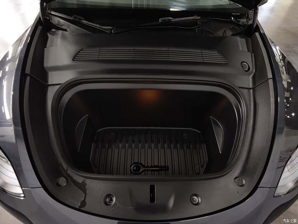 Tesla Model Y, 2025 6