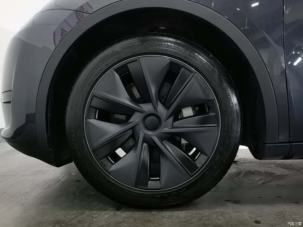 Tesla Model Y, 2025 17