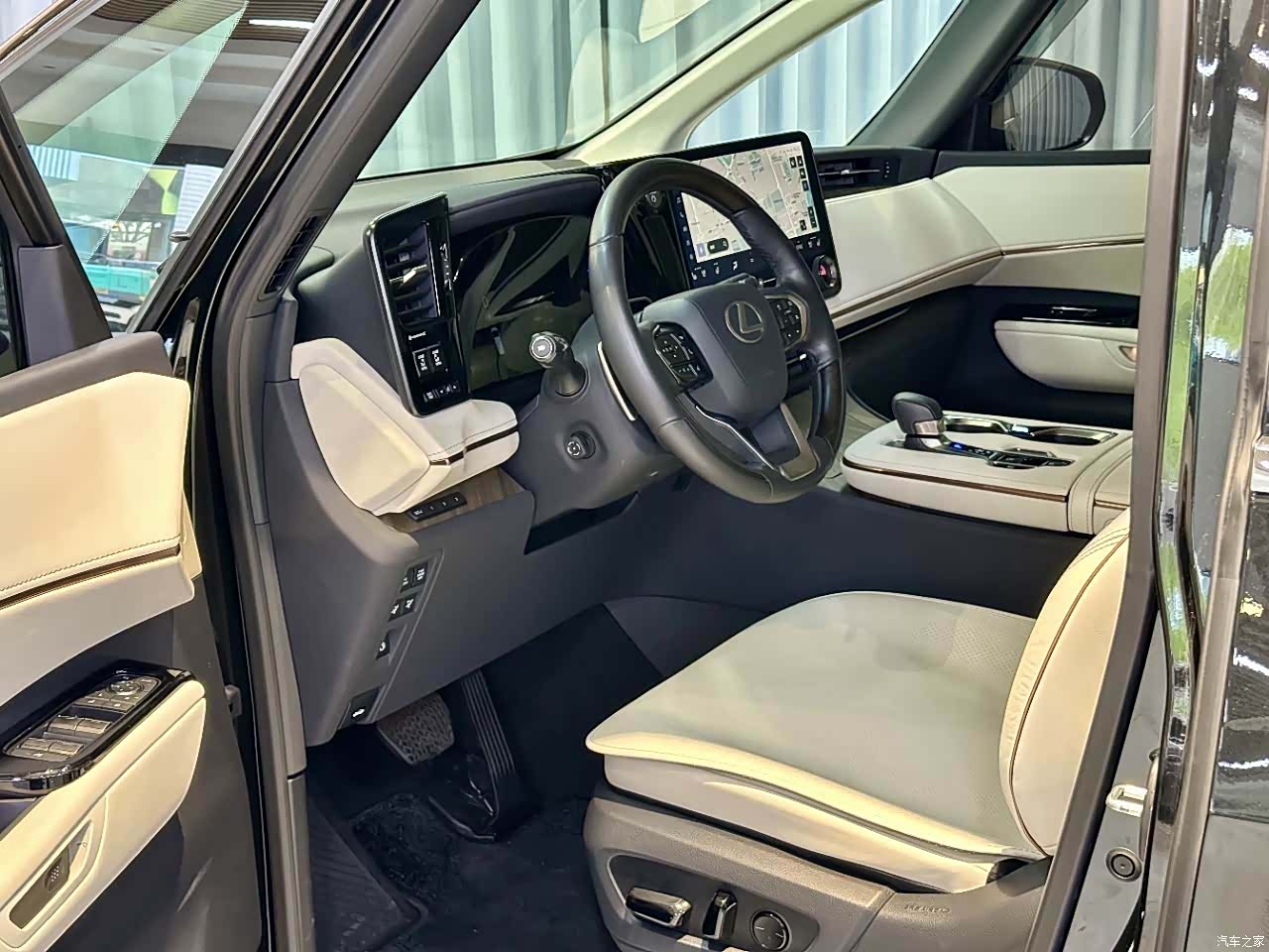 Lexus LM, 2024 4