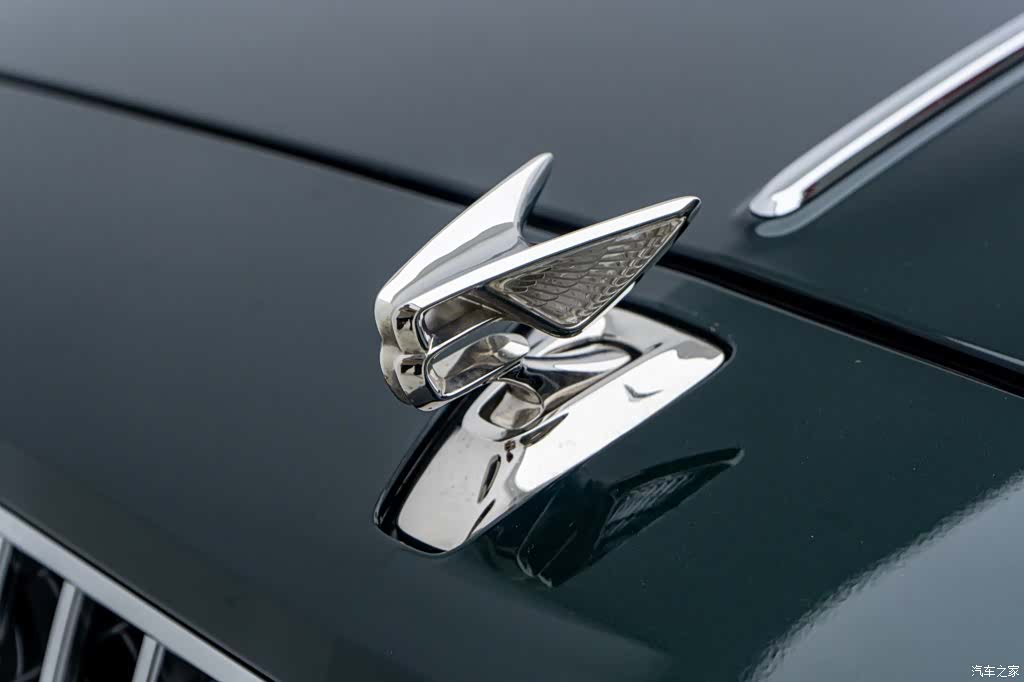 Bentley Flying Spur, 2023 11