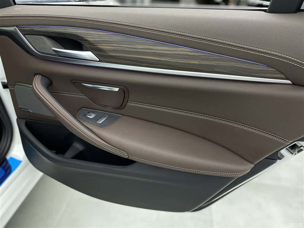 BMW 5 Series, 2022 23