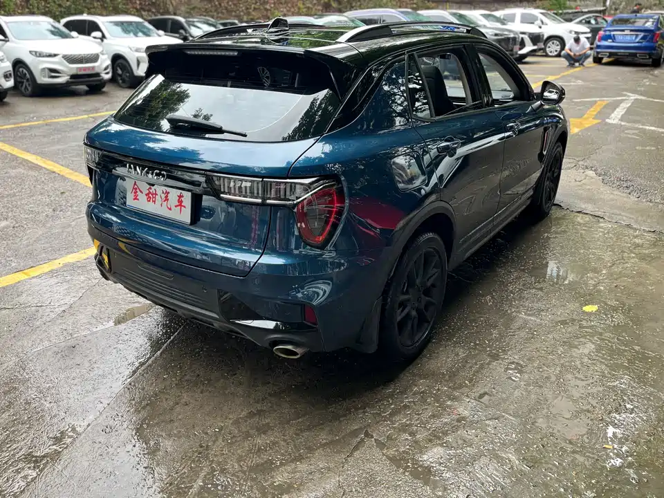 Lynk & Co 01