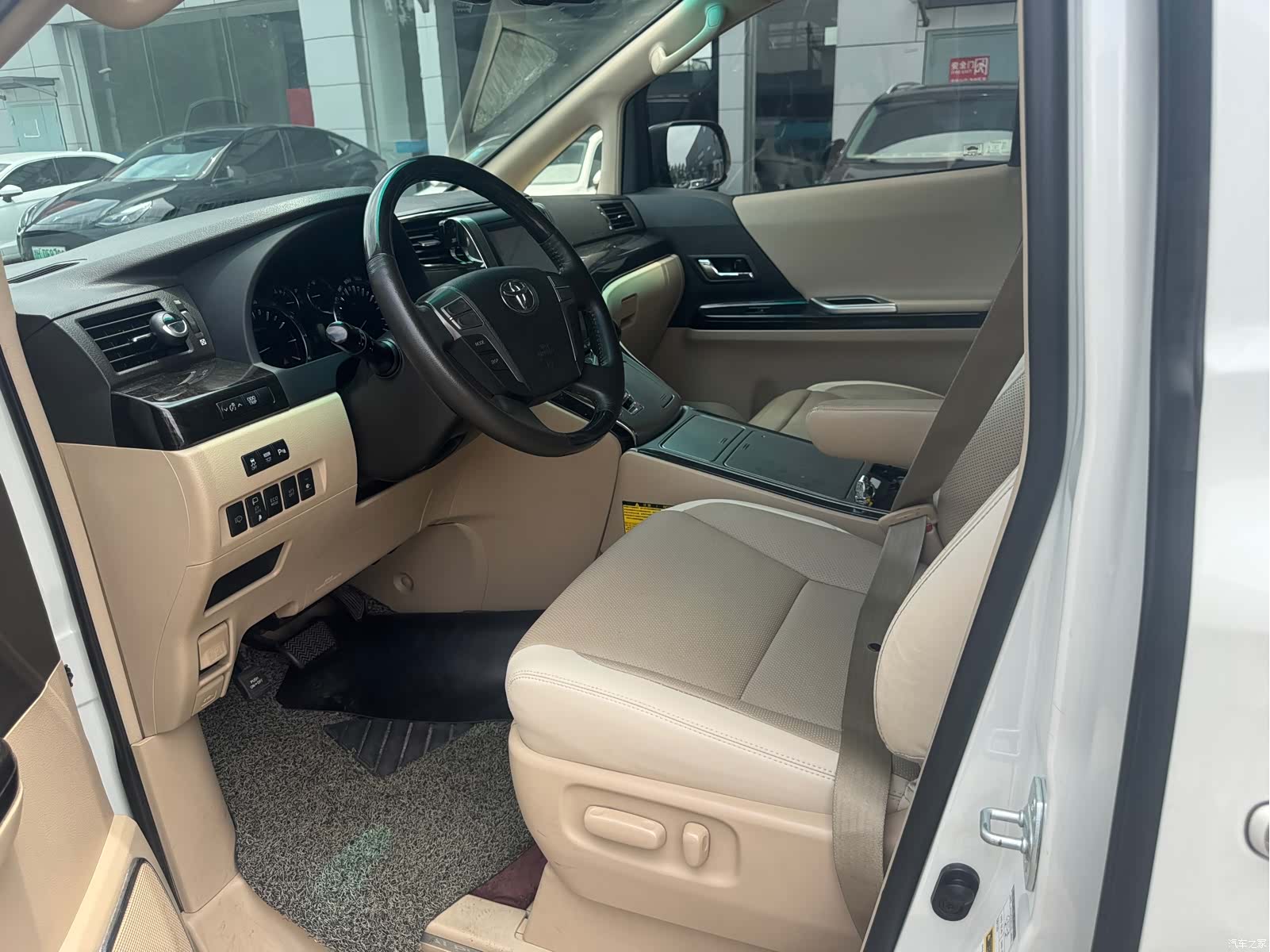Toyota Alphard, 2015 11