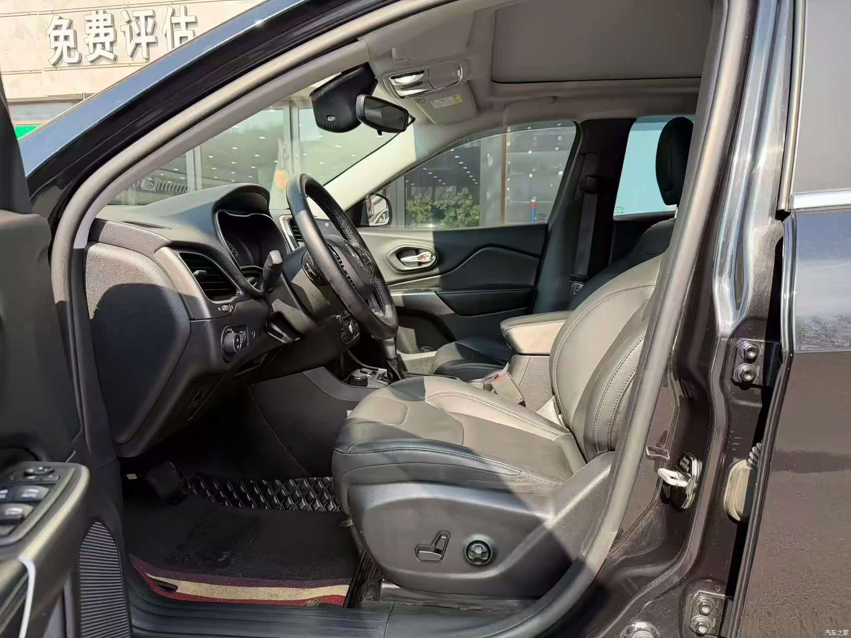 Jeep Cherokee, 2019 3