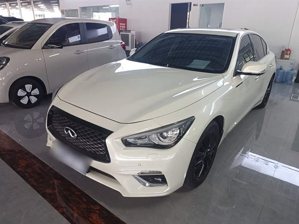 Infiniti Q50L