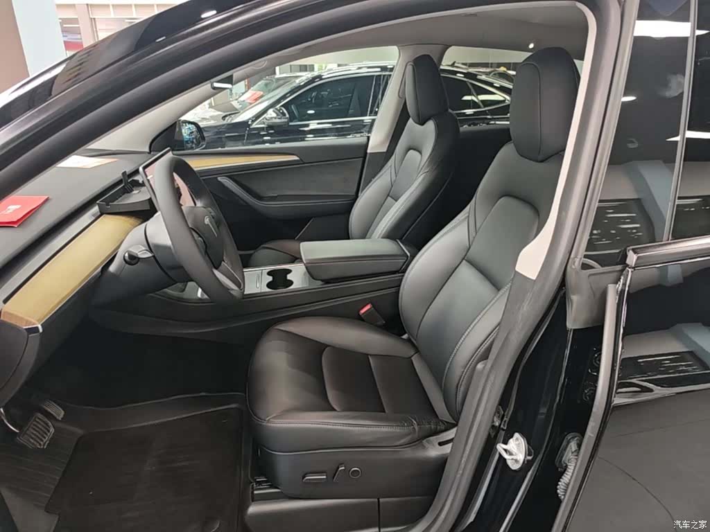 Tesla Model Y, 2023 15