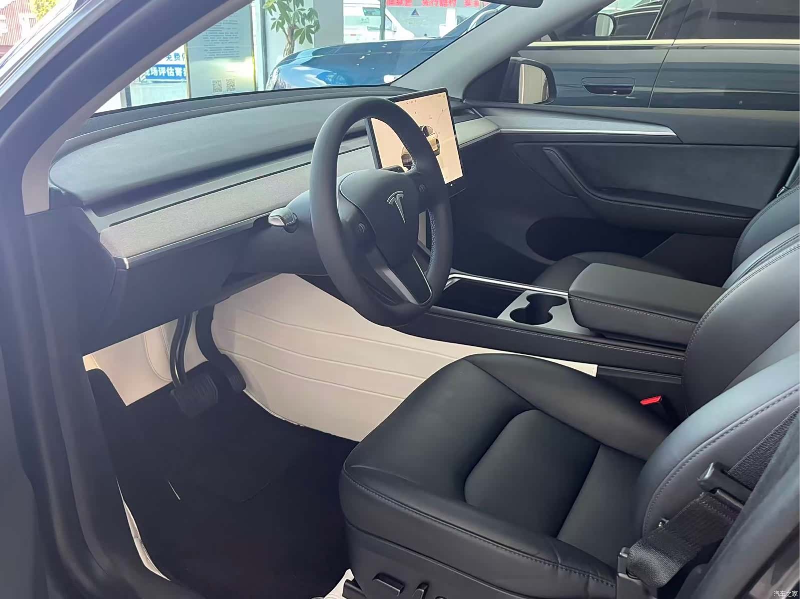 Tesla Model Y, 2024 7