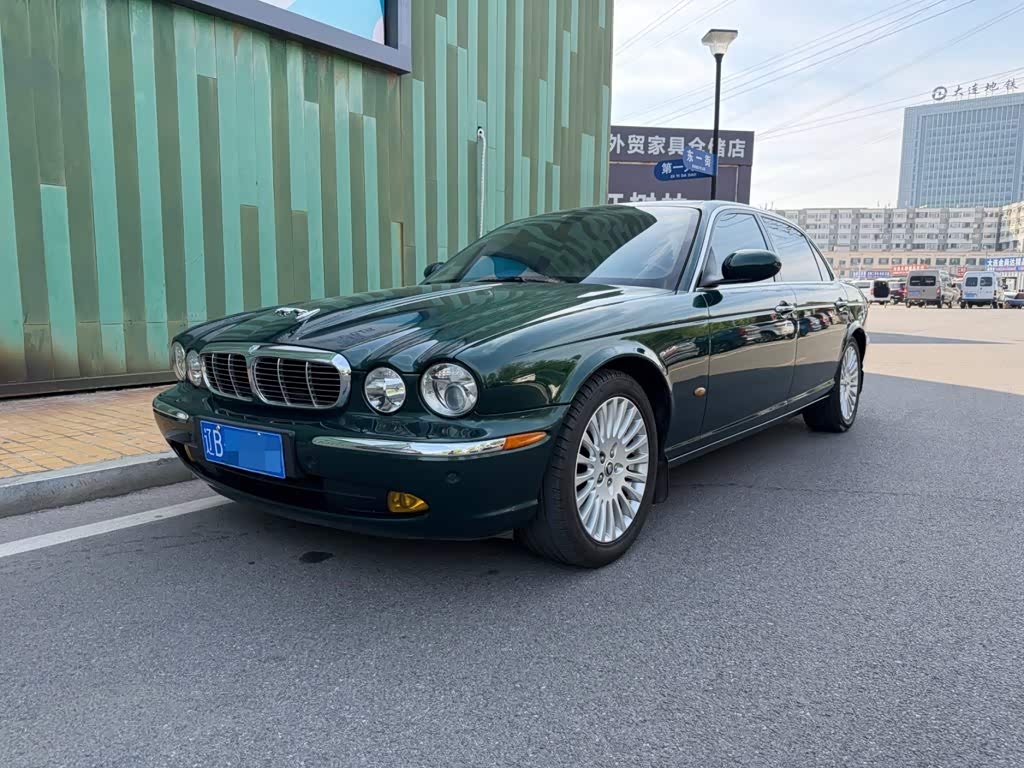 Jaguar XJ