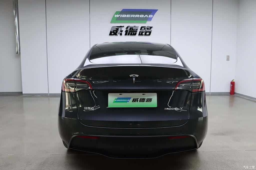Tesla Model Y, 2024 7