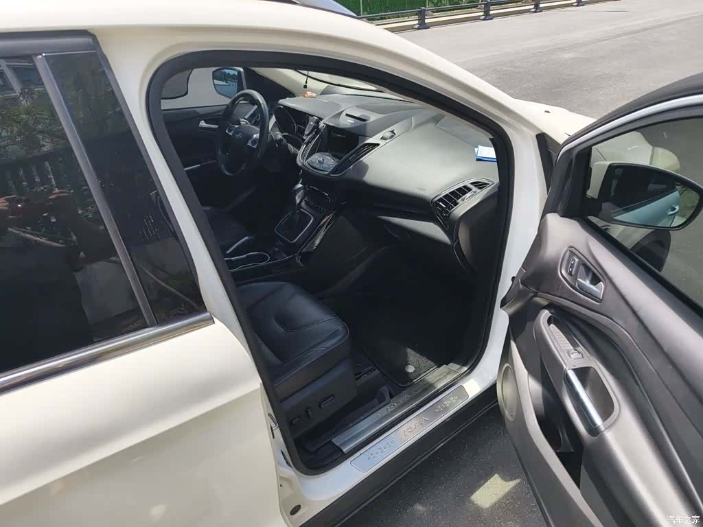 Ford Kuga, 2015 21