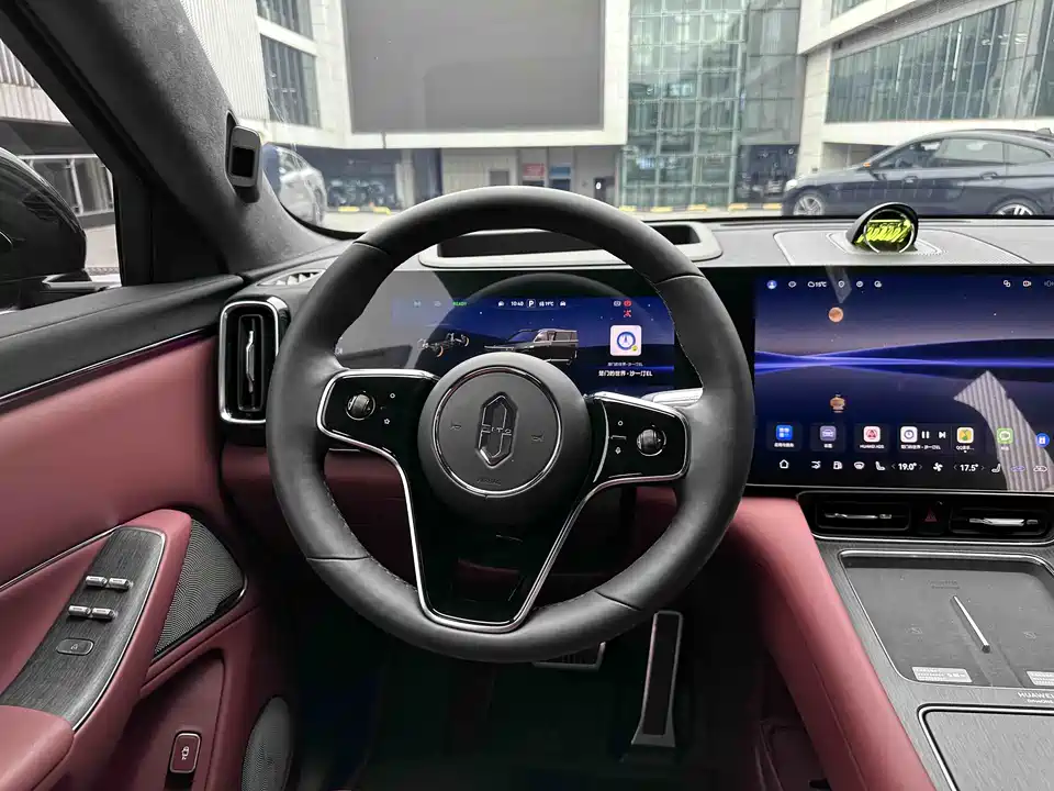 AITO Ask the world M8