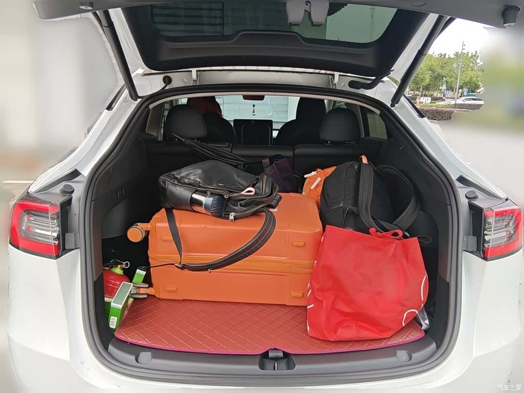 Tesla Model Y, 2024 10