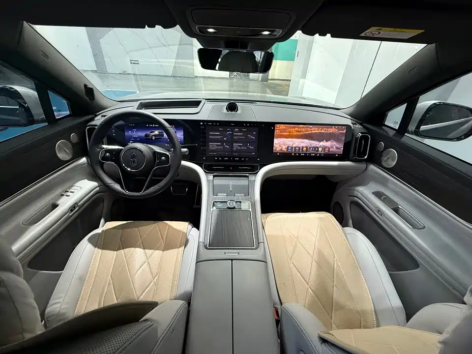 AITO Ask the world M9