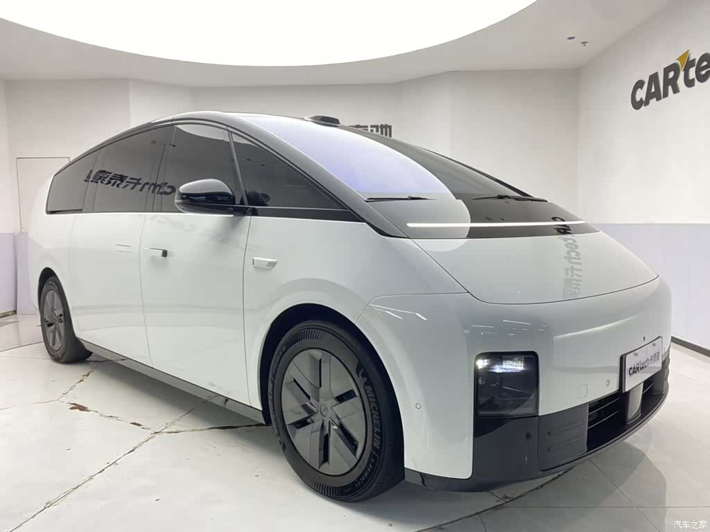 Li Auto MEGA, 2025 2