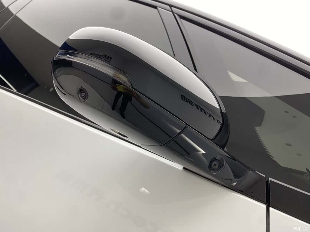 Li Auto MEGA, 2025 9