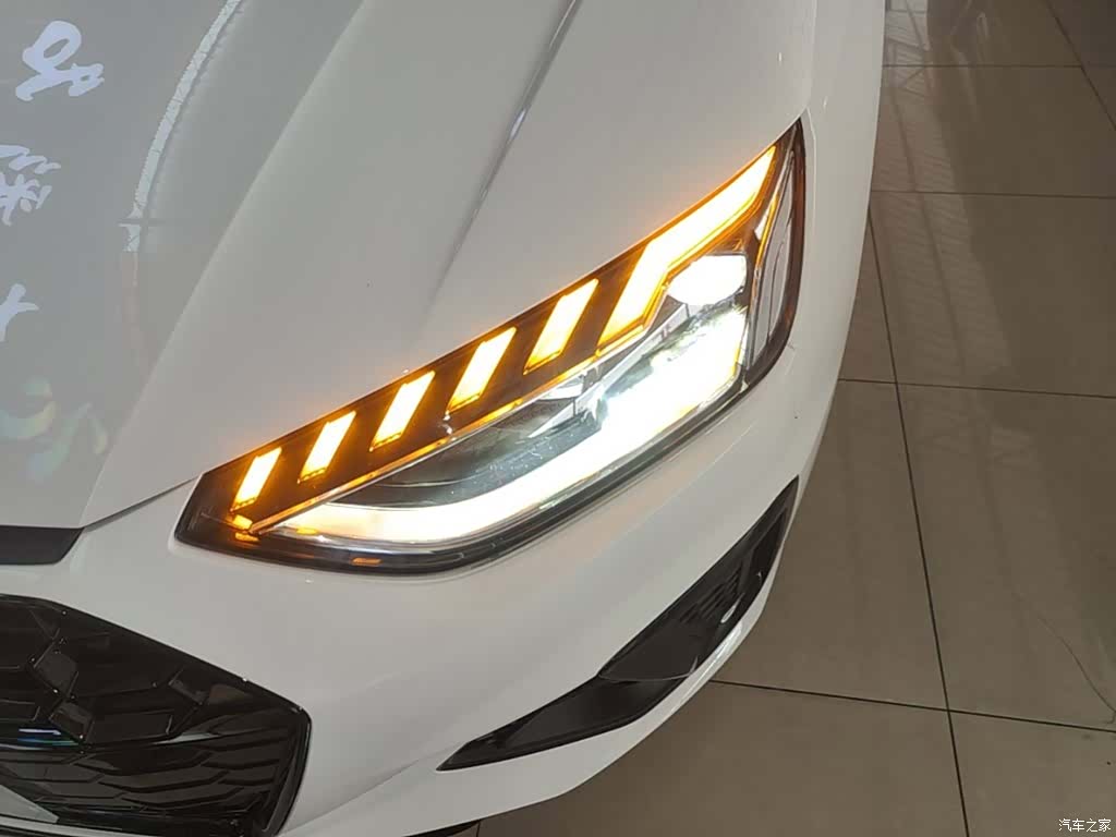 Audi A4L, 2022 24