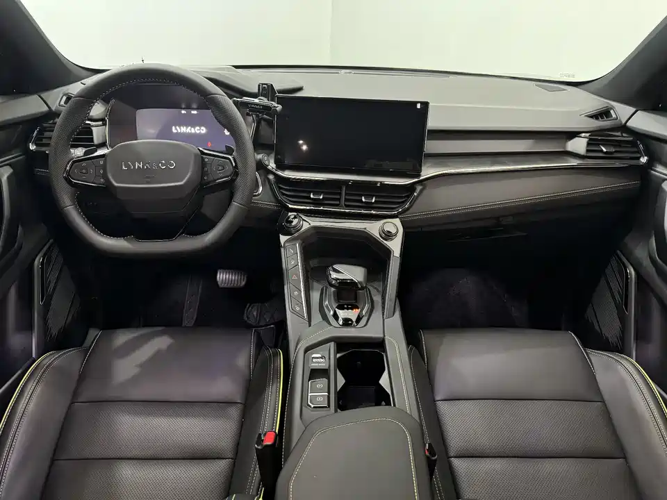 Lynk & Co 06