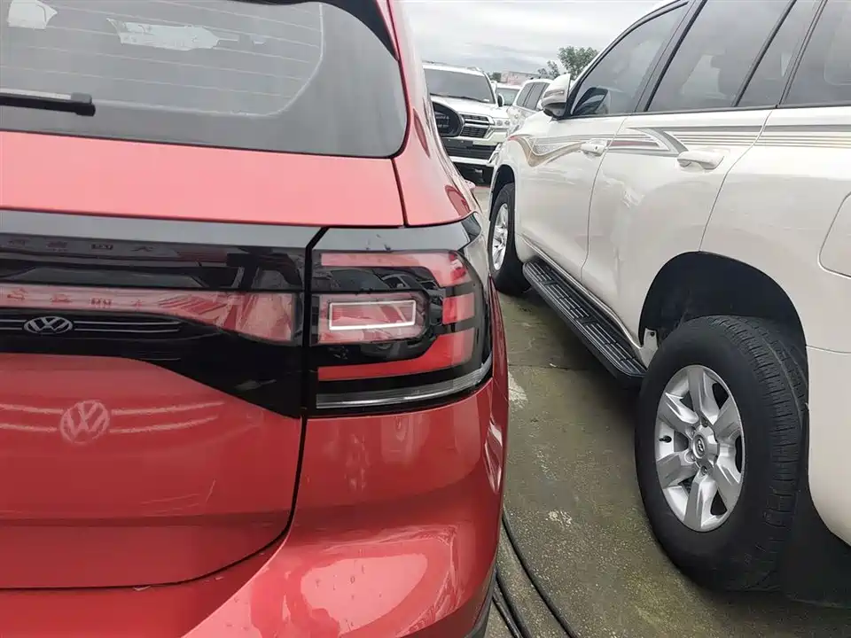 Volkswagen Exploring the shadow