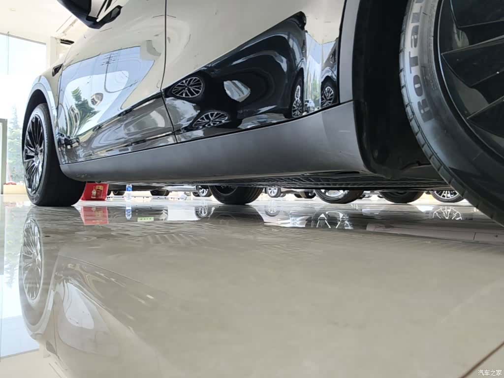 Tesla Model Y, 2024 22