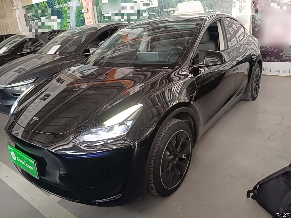 Tesla Model Y, 2023 1